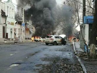 V Mariupoli vyletelo do vzduchu auto ruského vojenského veliteľa  