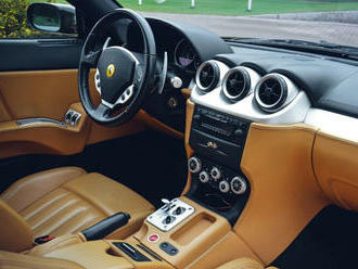 Nejlevnější moderní Ferrari dnes koupíte levněji než nové škodovky, přitom je i podobně praktické