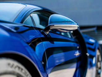 Proč jsou Bugatti tak drahá? Podívejte se, jak se automobilka piplá jen s jejich samotným lakem