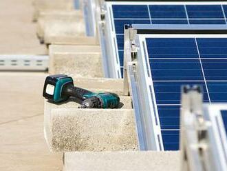 Fotovoltaika může zničit střechu, varují odborníci