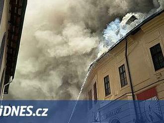 Požár v Banské Štiavnici zasáhl sedm budov, hasiči ho mají pod kontrolou