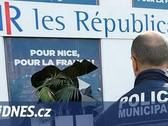 Ve Francii pokračují protesty, vandalové poničili kancelář šéfa Republikánů