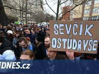 Další krok k odvolání Ševčíka. Rektor požádal o svolání fakultního senátu