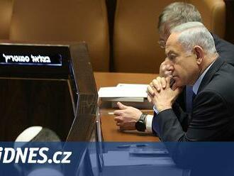 Netanjahu odvolal ministra obrany. Následně vyšly do ulic tisíce lidí