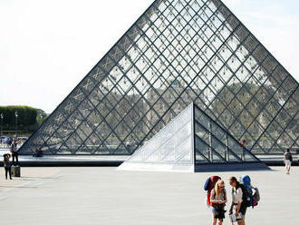 Protestujúci Francúzi zablokovali Louvre. Boli tam aj zamestnanci múzea