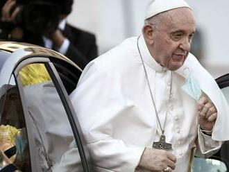 Pápež František je hospitalizovaný, má infekciu dýchacích ciest