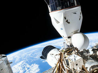 Loď Crew Dragon so štvorčlennou posádkou zakotvila pri Medzinárodnej vesmírnej stanici