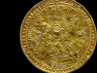 Vedci našli v dánskom zlatom poklade najstaršiu zmienku o severskom bohu Odinovi