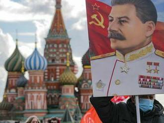 Ako za II. svetovej: Medvedev prečítal šéfom zbrojárskych fabrík Stalinov list