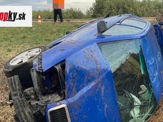 Na diaľnici D2 v smere z Česka na Malacky sa stala nehoda: Polícia upozorňuje na obmedzenie