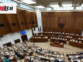 Poslanci ukončili diskusiu k návrhu odmeny 500 eur za účasť vo voľbách