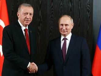 Erdogan udržiava vzťahy s Moskvou. Ruský prezident Putin možno koncom apríla príde do Turecka