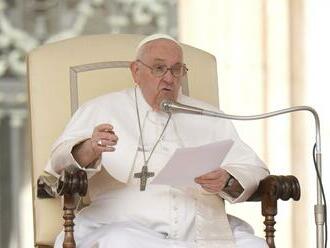 Pápež reaguje dobre na antibiotiká nasadené na liečbu zápalu priedušiek, tvrdí Vatikán