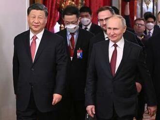 Vychutnali si hymny svojich krajín a išli sa vykecávať: Vyriešia Putin a Ťin-pching niečo?!