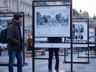 Výstava Česko/Slovenské okamihy prišla aj do Trenčína: 130 historických fotografií priblíži momenty spoločnej histórie!