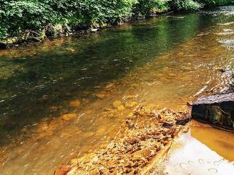 Aliancia upozorňuje na nečinnosť so znečistením rieky Slaná: Na jej dne sú stále tony nebezpečného sedimentu!