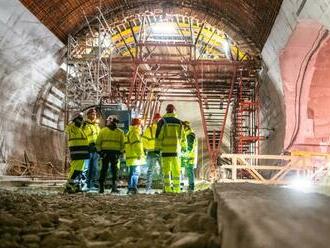 Náš najdlhší tunel Višňové snáď dokončia na budúci rok. Prečo trápenie pod Strečnom pokračuje?