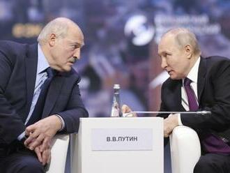 Lukašenko: Rusko začalo s přesunem jaderných zbraní do Běloruska