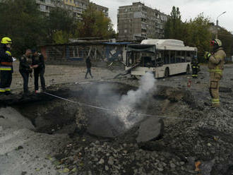 Exploze byly v noci hlášeny z Kyjeva a Dnipra, ale také z ruského Krasnodaru