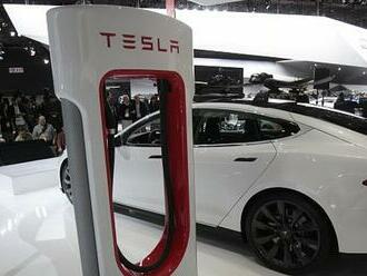 Překvapivá dohoda mezi konkurenty. Tesla bude svoje nabíječky na elektromobily sdílet s Fordem