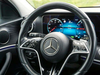 Někdo najel s moderním Mercedesem přes 370 tisíc km za dva roky, čeští podvodníci se o něj poperou