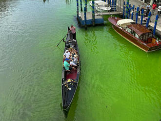 Záhada v Benátkach: Canal Grande sa sfarbil dozelena