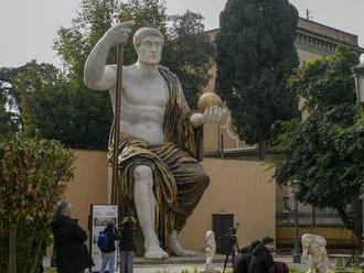 V Ríme zrekonštruovali Konštantínov kolos. Repliku sochy vytvorili pomocou 3D technológie