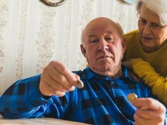 Důchodci přijdou o příspěvek k penzijku. Zbrklá výpověď smlouvy může vyjít draho