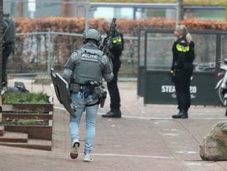 Rukojemnícka dráma v holandskom Ede sa skončila. Polícia zatkla muža s kuklou na hlave