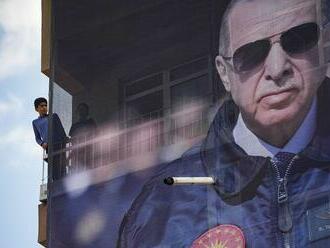 Erdogan sa v komunálnych voľbách pokúsi dobyť späť Istanbul a Ankaru