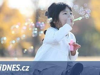 Nejsou děti. Japonská firma končí s výrobou dětských plen, prioritou budou senioři