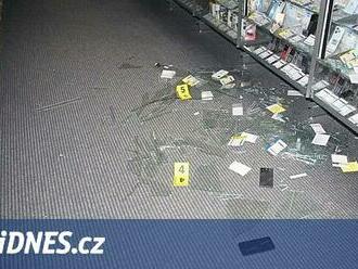 Zloděj v Olomouci ukradl mobily za 140 tisíc, utekl s nimi na Vysočinu