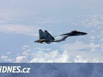 Rusům se u Krymu zřítila stíhačka Su-35, hořící spadla do moře