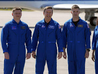 Na ISS dorazili v lodi firmy SpaceX traja Američania a jeden Rus