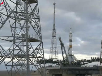 Štart ruskej rakety Sojuz s trojčlennou posádkou bol v posledných sekundách zrušený