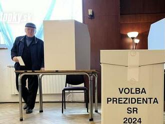 ONLINE Prezidentské voľby: Prvé problémy vo volebných miestnostiach! Polícia zasahovala pri opitom členovi komisie
