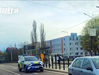 V Bratislave došlo na priechode pre chodcov k zrážke auta a dievčaťa