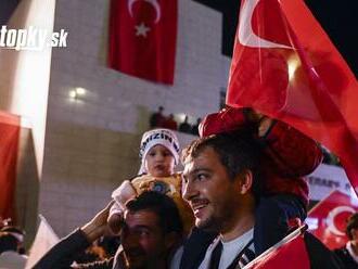 Turecká opozícia si v komunálnych voľbách zrejme udržala kľúčové veľké mestá