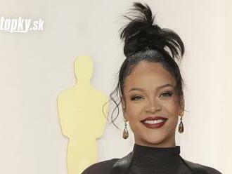 Rihanna prekvapila radikálnou ZMENOU IMIDŽU: Odfarbila sa a... Dlhé vlasy sú fuč!