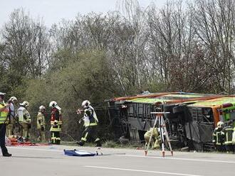 Prevrátený autobus na diaľnici: Počet obetí sa zmenil! Niekoľko ľudí bojuje o život