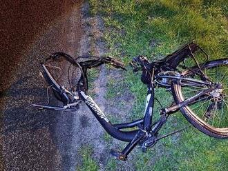 Predsviatočný večer v znamení tragédie: Vodič zrazil starčeka   na bicykli