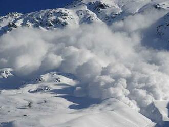 Vonku sa oteplieva no výstrahy pretrvávajú: V týchto oblastiach si treba dať pozor na lavíny