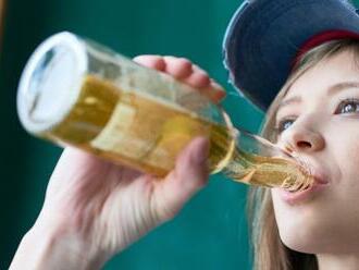 Aj malé množstvá môžu viesť k závislosti: Odborníčka hovorí o riziku ochutnávania alkoholu deťmi