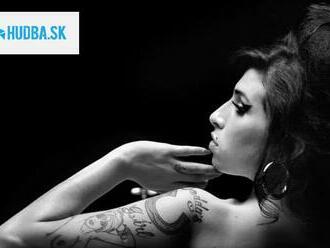 Životopisný film o Amy Winehouse sa dostal do kín spolu so skladbou Nicka Cavea
