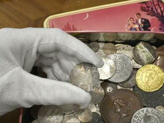 Vzácne mince čakali na dražbu sto rokov. Prečo ich nezískali dedičia hneď po smrti boháča?