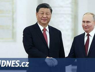 Čínský vývoz do Ruska klesá pod hrozbou amerických sankcí. Moskva to zlehčuje