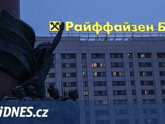 Západní banky plní Putinovu válečnou kasu. Na daních odvedly rekordních 800 milionů eur