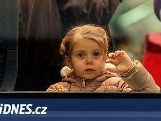 Nebyly unesené. Ukrajinské děti nalezené v Německu přijely se svými rodinami