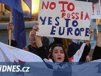 Gruzínci nedovolí proruské vládě zůstat u moci, míní prezidentka po protestech