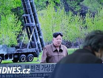 Severní Korea cvičila jaderný protiútok, manévry osobně řídil Kim